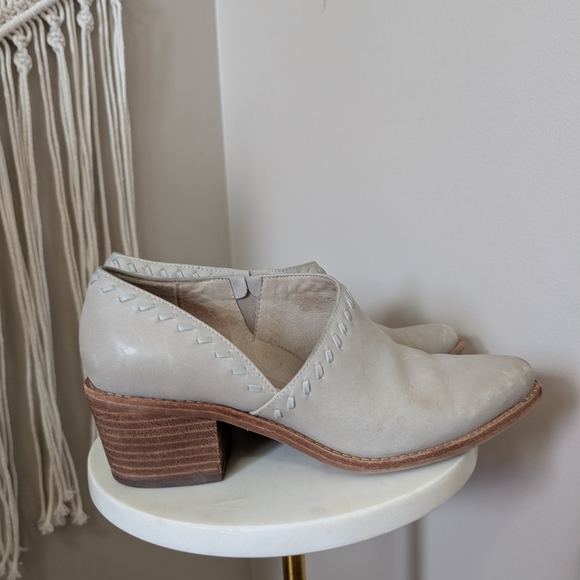 Caslon Cream Leather Mules Western Style Size 7 Wooden Heel - Picture 2 of 10